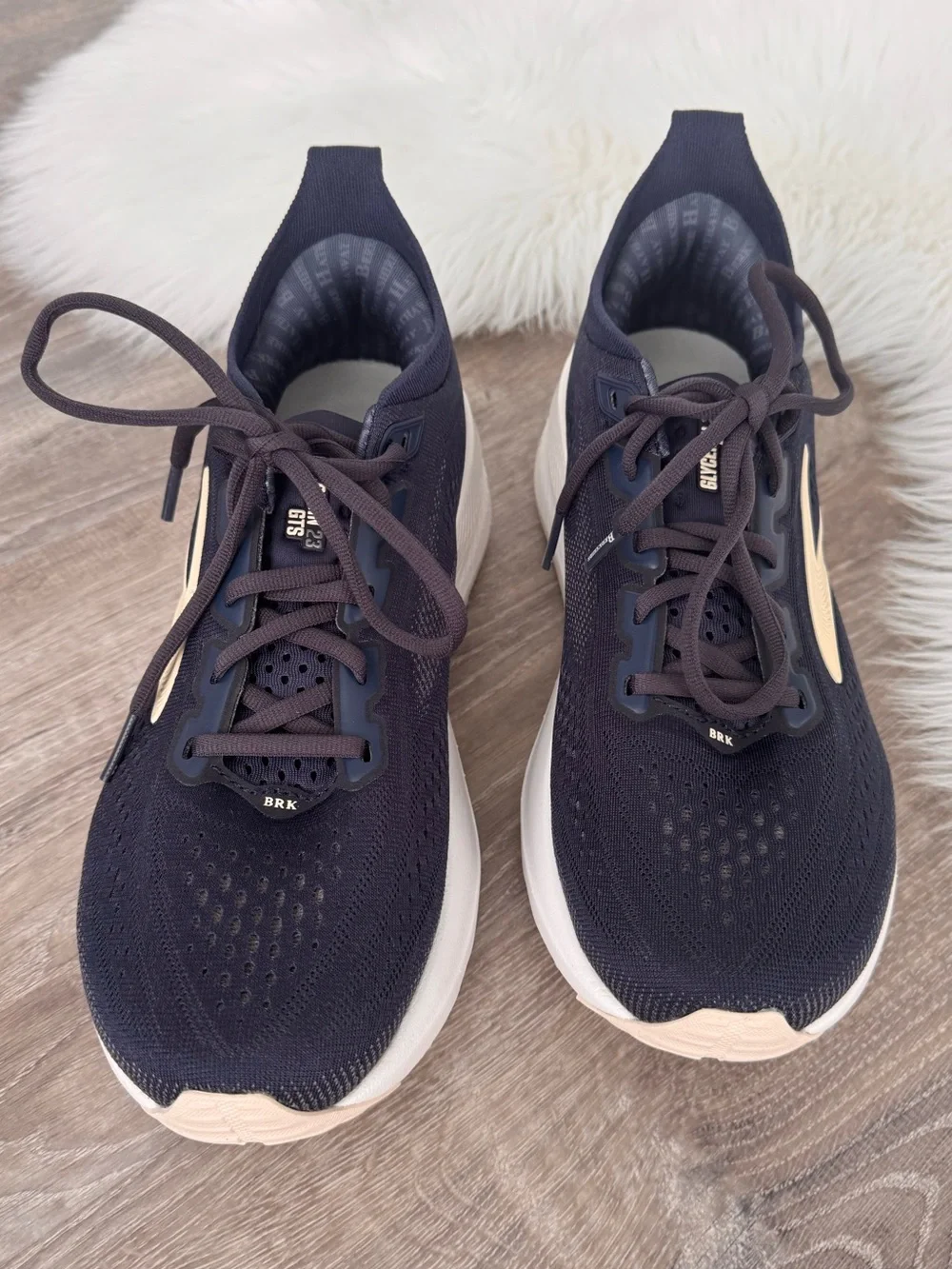 👟💙2026 Brooks Berkshire Hathaway Glycerin GTS 23 Indigo/Bleached Sand/White